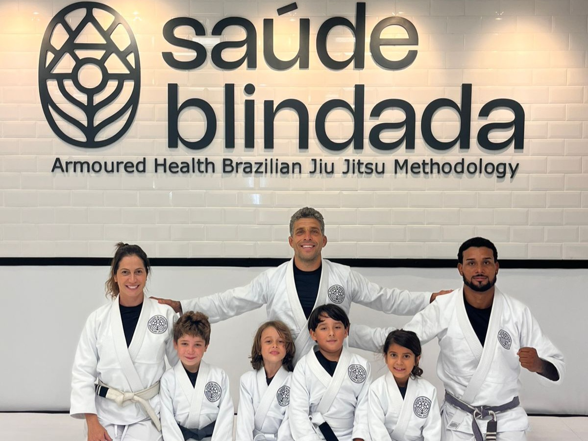 Complexo Saúde Blindada - Academia de Jiu-Jítsu e Bem-Estar em Vila Velha, ES Crianças praticando Jiu-Jítsu Bilíngue Kids na Saúde Blindada em Vila Velha ES